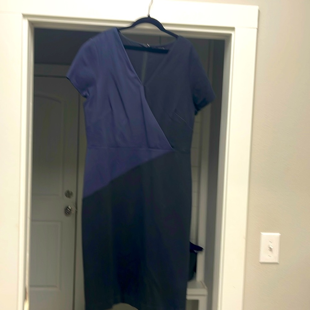 Ann Taylor stretch rayon v neck color block dress